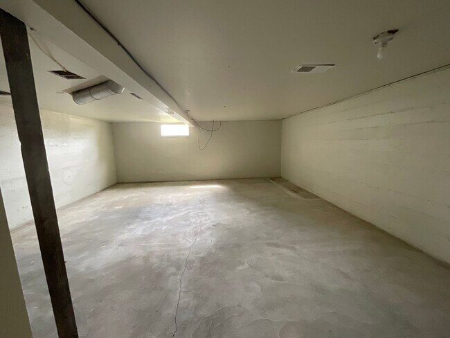 Building Photo - 2 Bed, 1 Bath in- Downtown Ferndale