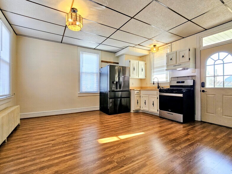 Building Photo - 2050 State St