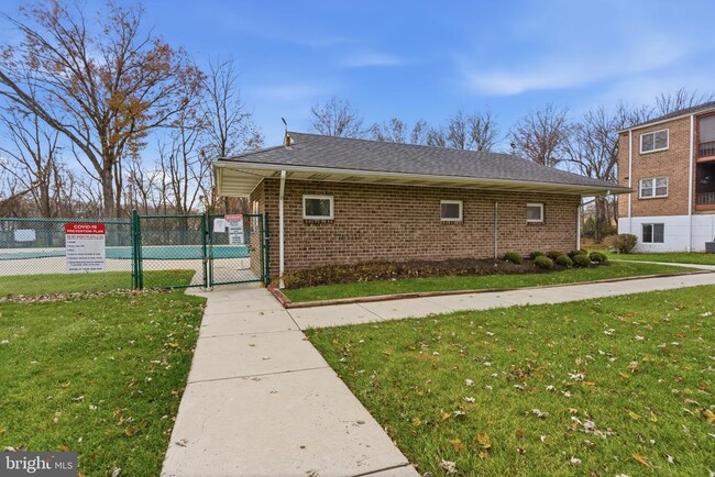 Building Photo - 598 Belmont Ave