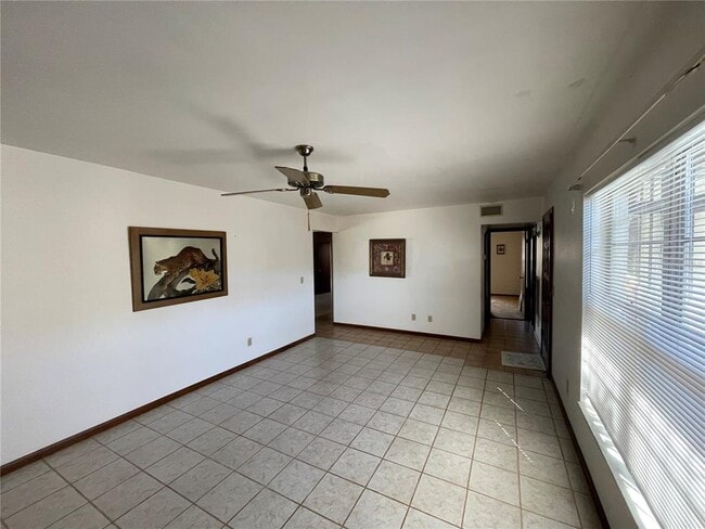 Building Photo - 1612 S High St