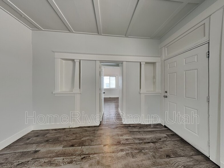 Building Photo - 646 S 1000 W
