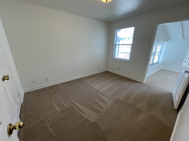 Building Photo - 454 Olive St