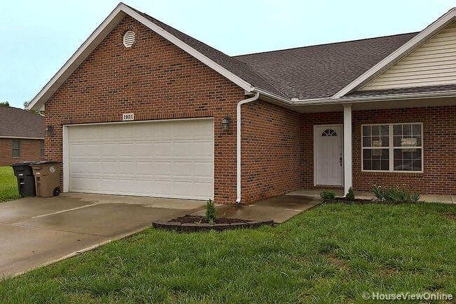 Primary Photo - Duplex in Cape Girardeau