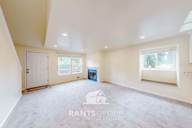 Building Photo - Indian Creek 2 Bedroom!