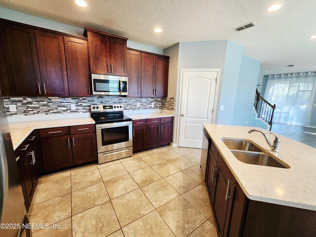 Building Photo - 99 Bush Pl