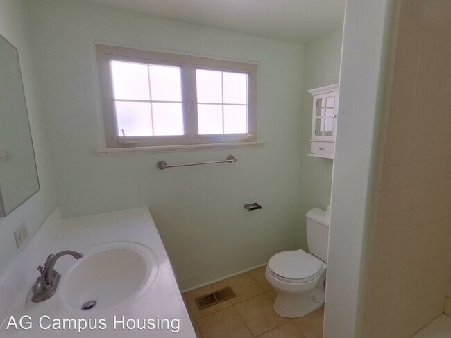 Building Photo - 5 br, 2 bath House - 1993 Onyx St.