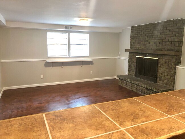 Building Photo - Spacious 4 Bed, 2 Bath House in West Fort ...
