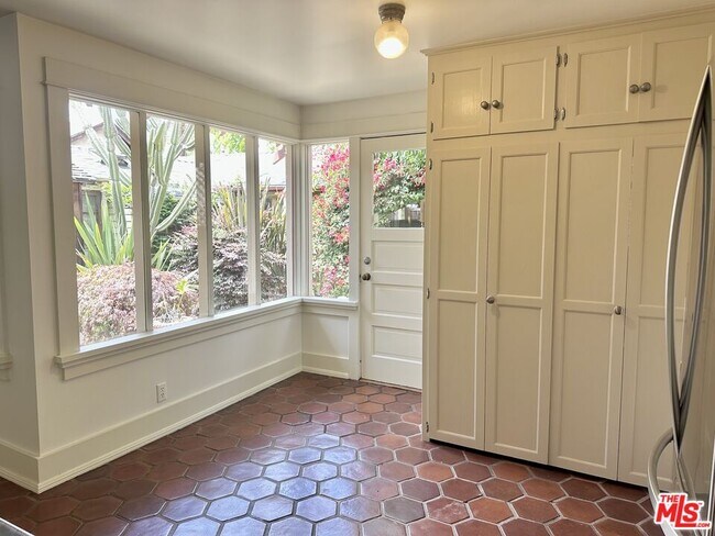 Building Photo - 2216 Meade Pl
