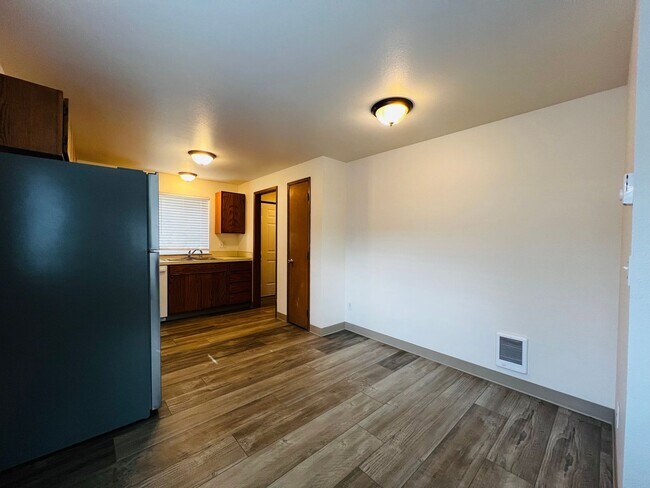 Building Photo - d1106