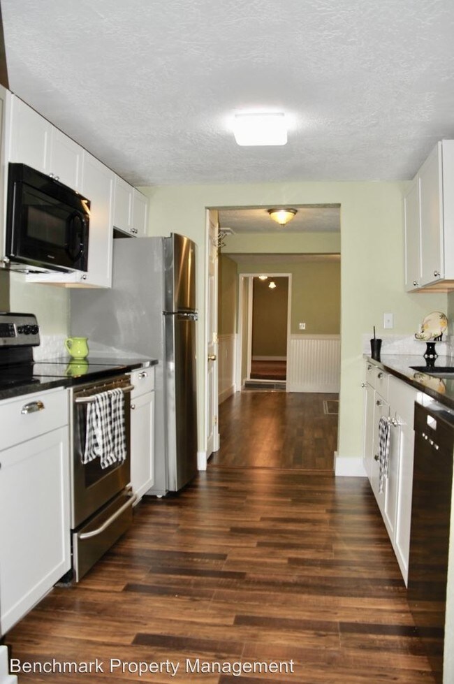 Building Photo - 3 br, 2 bath House - 1310 N. B Street