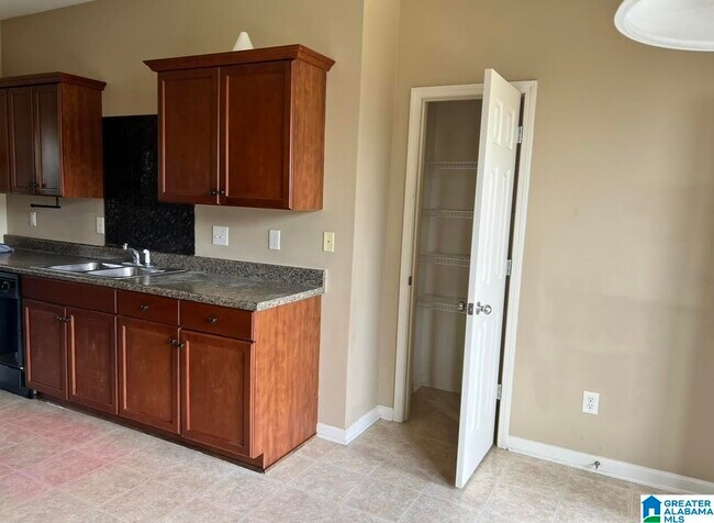 Building Photo - 1004 Medinah Dr