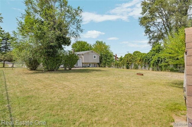 Building Photo - 348 Decca Dr