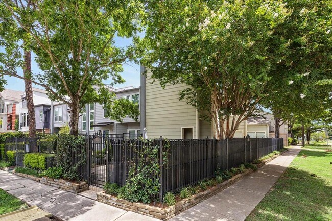 Building Photo - 6310 Arnot St