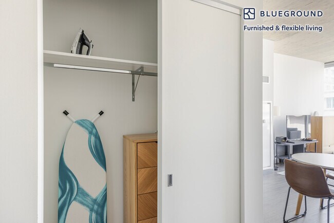 Building Photo - 60 E Randolph St