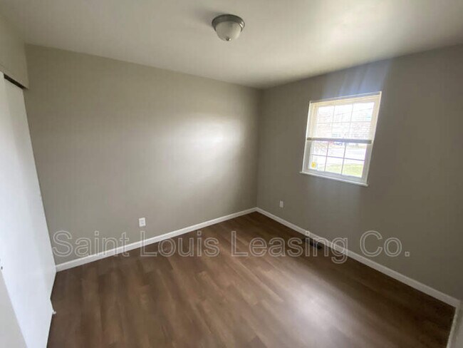 Building Photo - 1090 Howdershell Rd