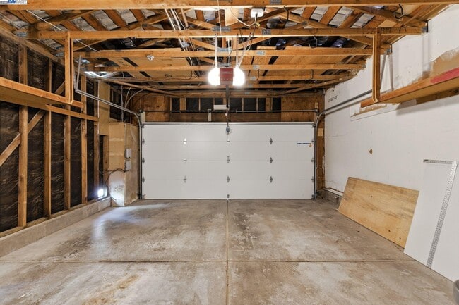 Building Photo - 81 Mountain Valley St
