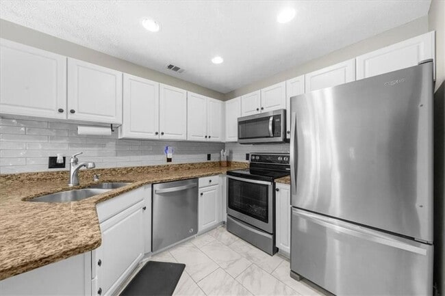 Building Photo - 820 Camelon Ct