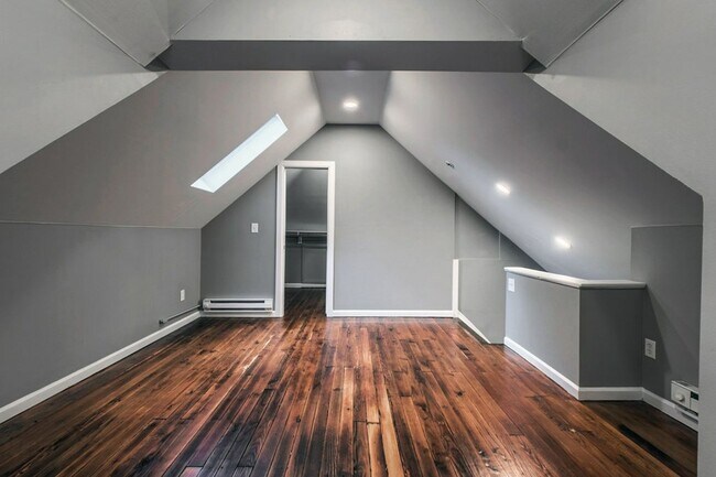 Building Photo - 2091 Summit St