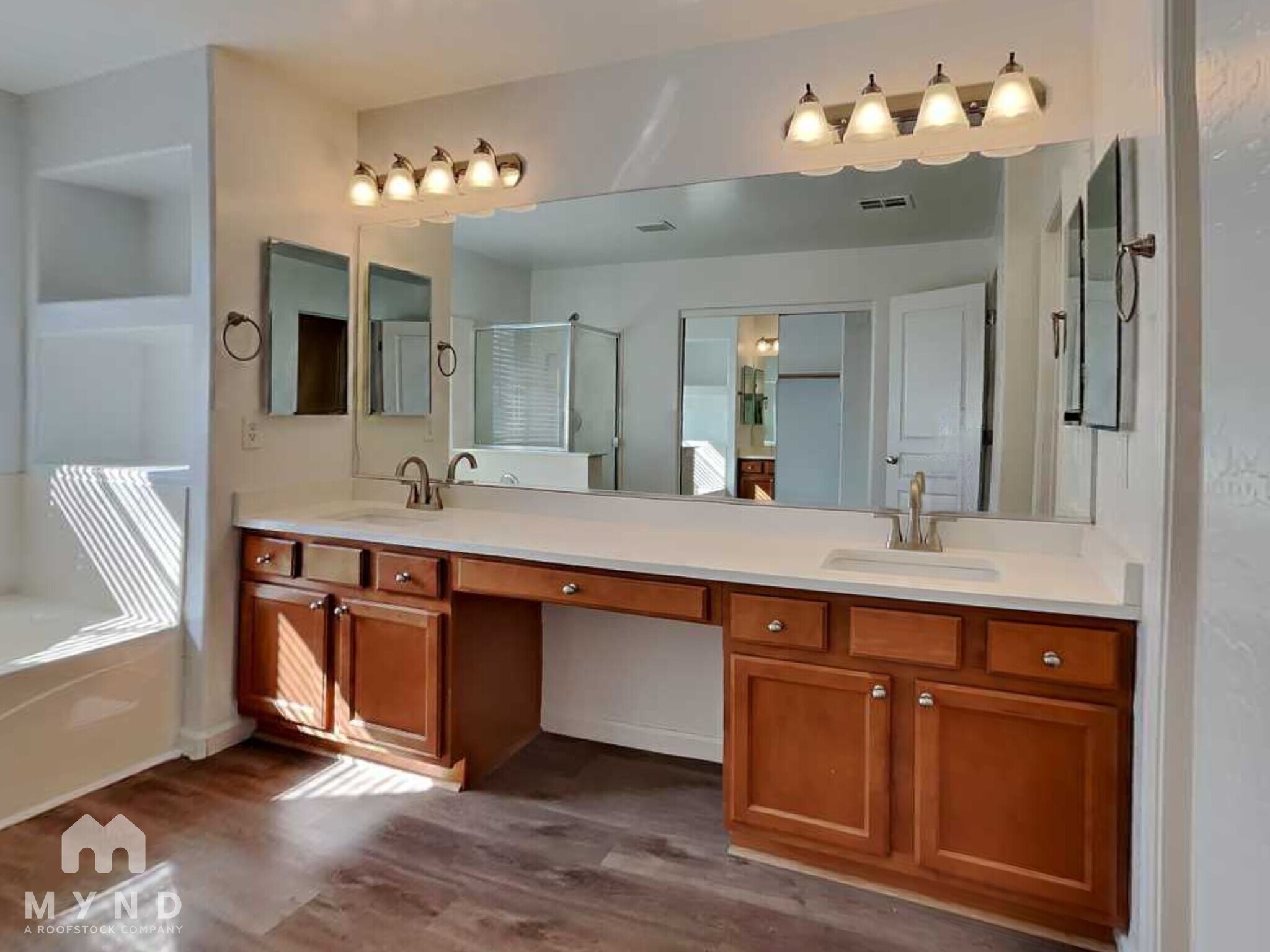 Building Photo - 1635 S Starling Dr