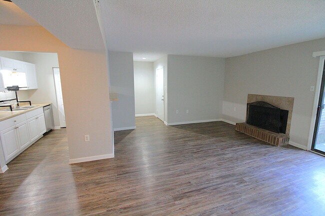 Building Photo - 1 Bedroom Condo in South Park