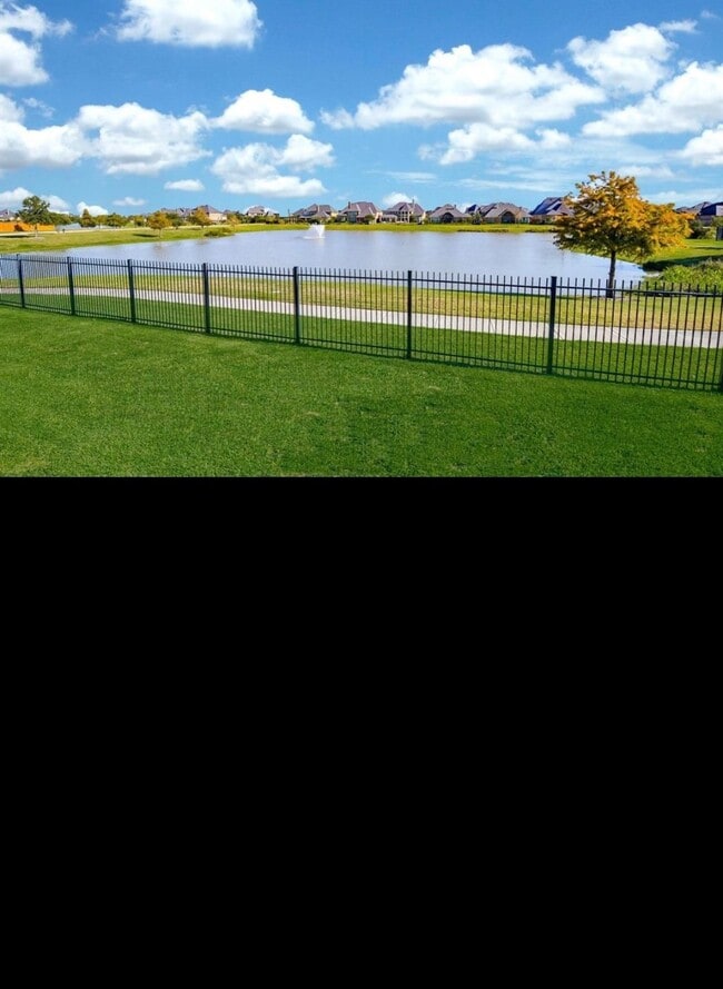 Building Photo - 2703 Bonnie Bray Dr