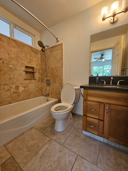 Building Photo - 15-1331-1331 24th Ave