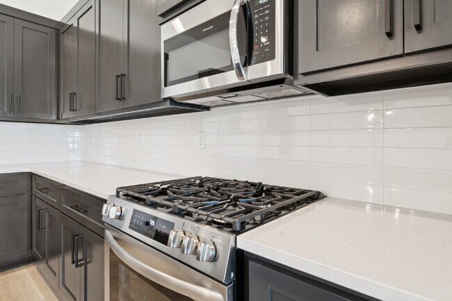 Building Photo - Modern 4/2.5 New Construction