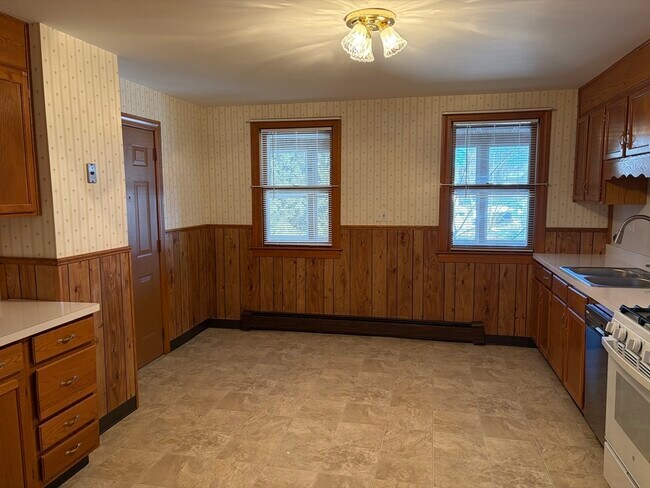 Building Photo - 8 Summer St