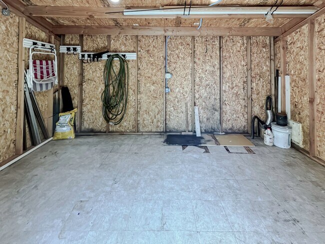 Building Photo - MUST SEE! Beautiful 3 bedroom + Loft + Office Space (or convert to 4th bedroom) + Large Backyard ...