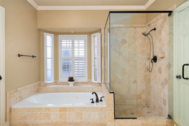 Building Photo - 5007 Cambridge St