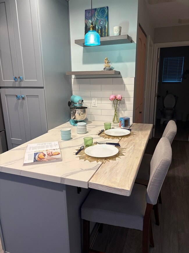 Building Photo - 148 Galsworthy St