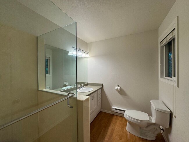 Building Photo - Home Sweet Home! 2 bedroom in Gig Harbor!