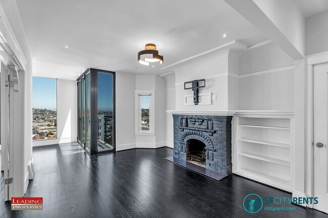 Building Photo - Noe Valley: Top Floor Condo w/ City Views, Garage Parking & W/D in unit