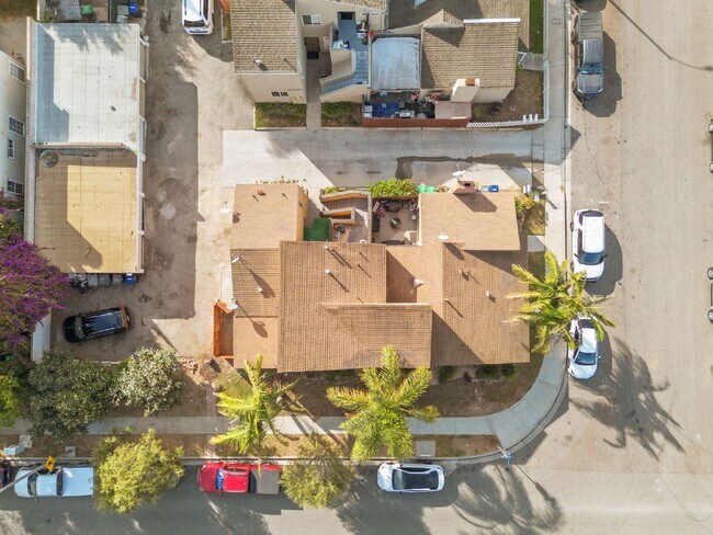 Building Photo - Renovated 3-Bedroom with Private Courtyard – Move-In Ready!