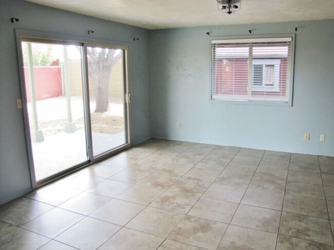 Building Photo - 4BR/2BA/2CG 1416 sq.ft. with storage shed in Sierra Vista, AZ