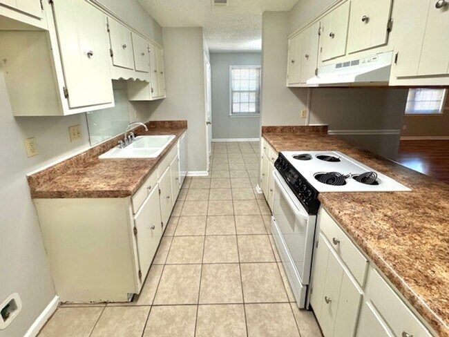 Building Photo - Lamesa7161