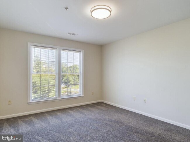 Building Photo - 302 Baughmans Ln