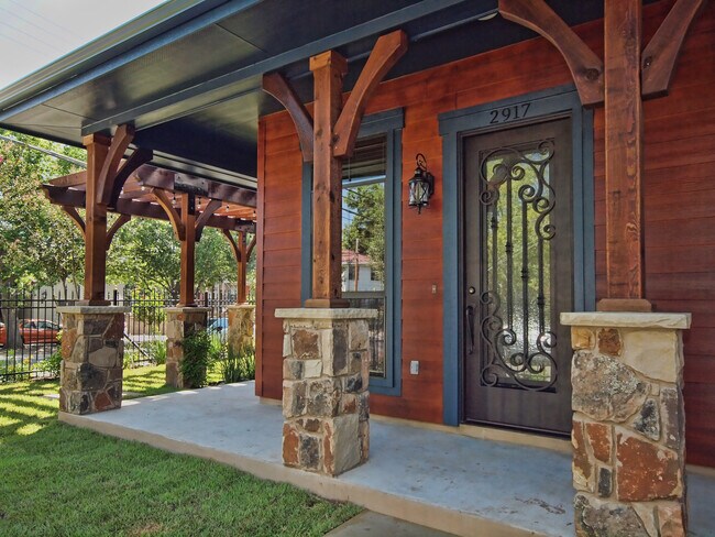 Building Photo - 2917 Rio Grande St