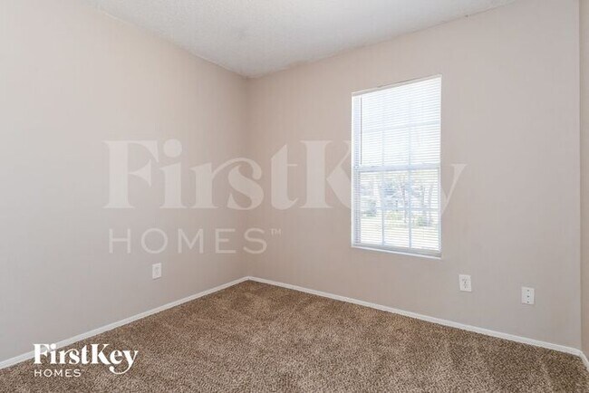 Building Photo - 567 Serenade Cir E