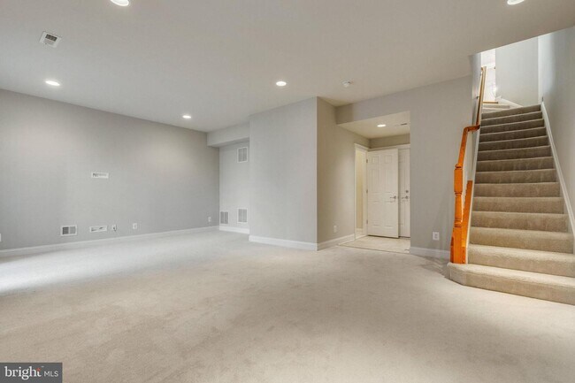 Building Photo - 42668 Keiller Terrace