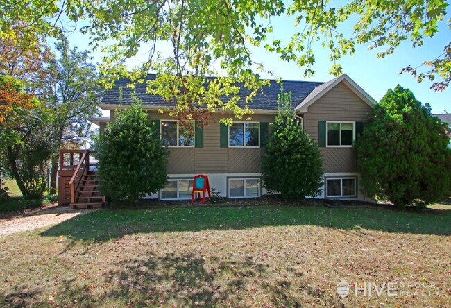 Primary Photo - Bright and Spacious Home with a Fantastic ...