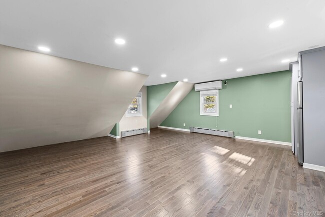 Building Photo - 205 E John St