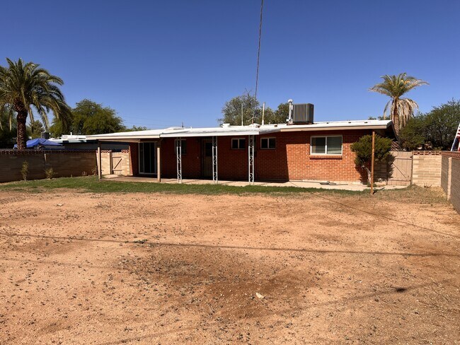 Building Photo - 2818 N Eastgate Dr