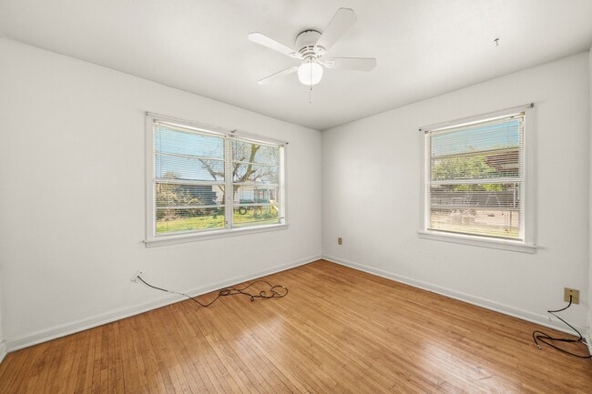 Building Photo - 602 N Circle Dr