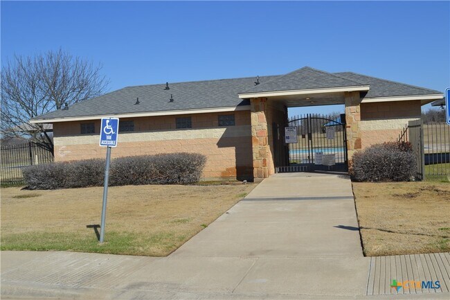 Building Photo - 1603 Neuberry Cliffe