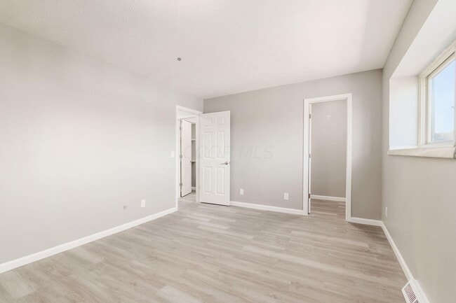 Building Photo - 1865 Willoway Cir N