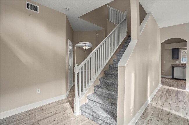 Building Photo - 25725 Aldus Dr