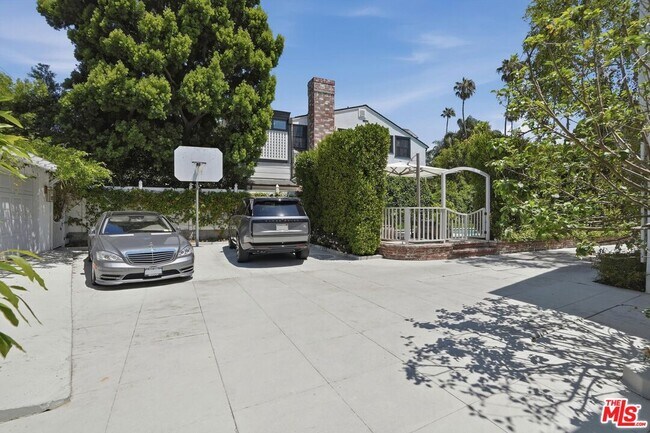 Building Photo - 317 S Burlingame Ave