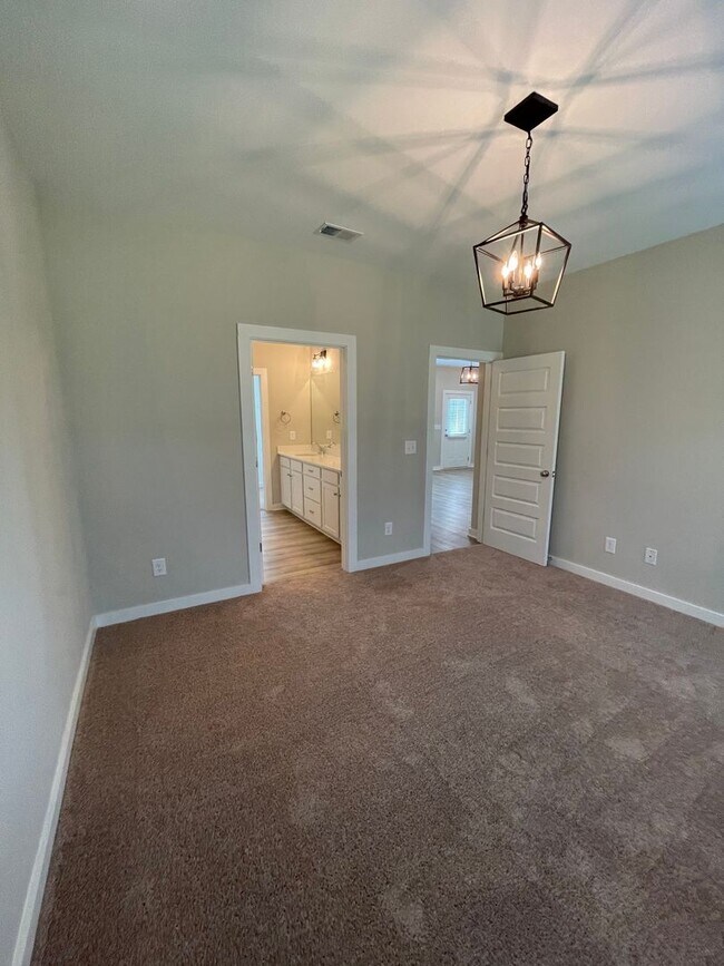 Building Photo - Home for Rent in Weaver, AL!!! View with 4...