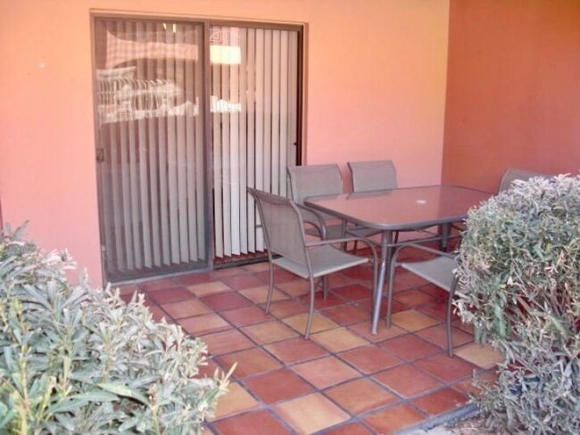 Building Photo - 4303 E Cactus Rd